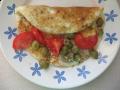 Omlet z oliwkami i pomidorami